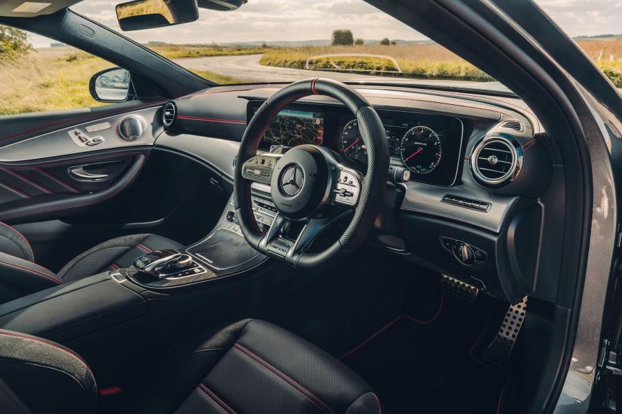 Интерьер Mercedes-AMG E53 4Matic+ (W213) 2018 года  (UK) (фото 8 из 40)